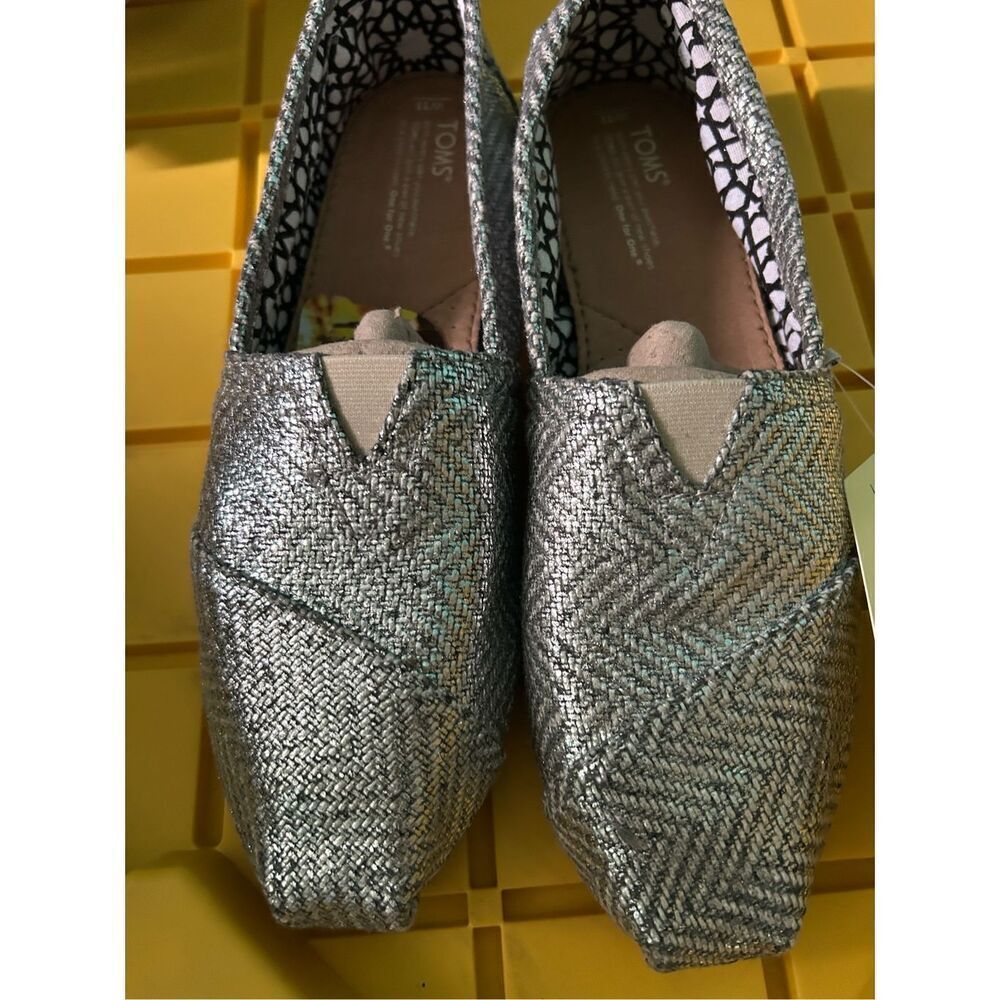 Tom’s :Woman’s Classic  COLOR: Silver Herringbone